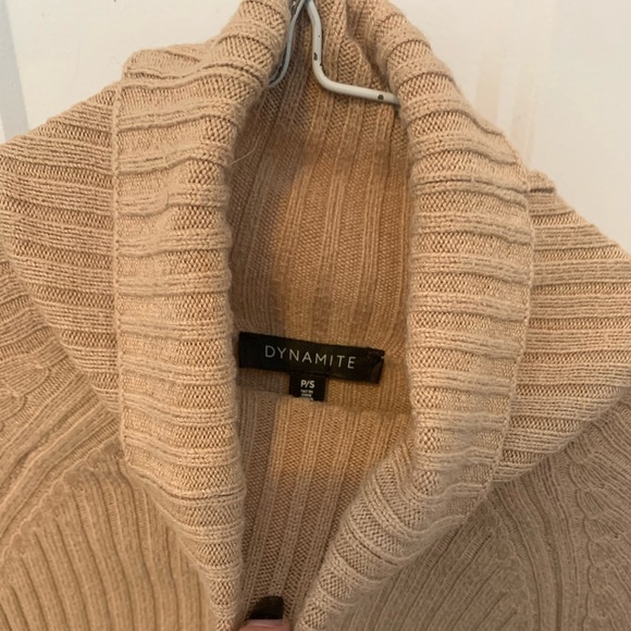 Cute turtleneck shirt - Picture 3 of 3